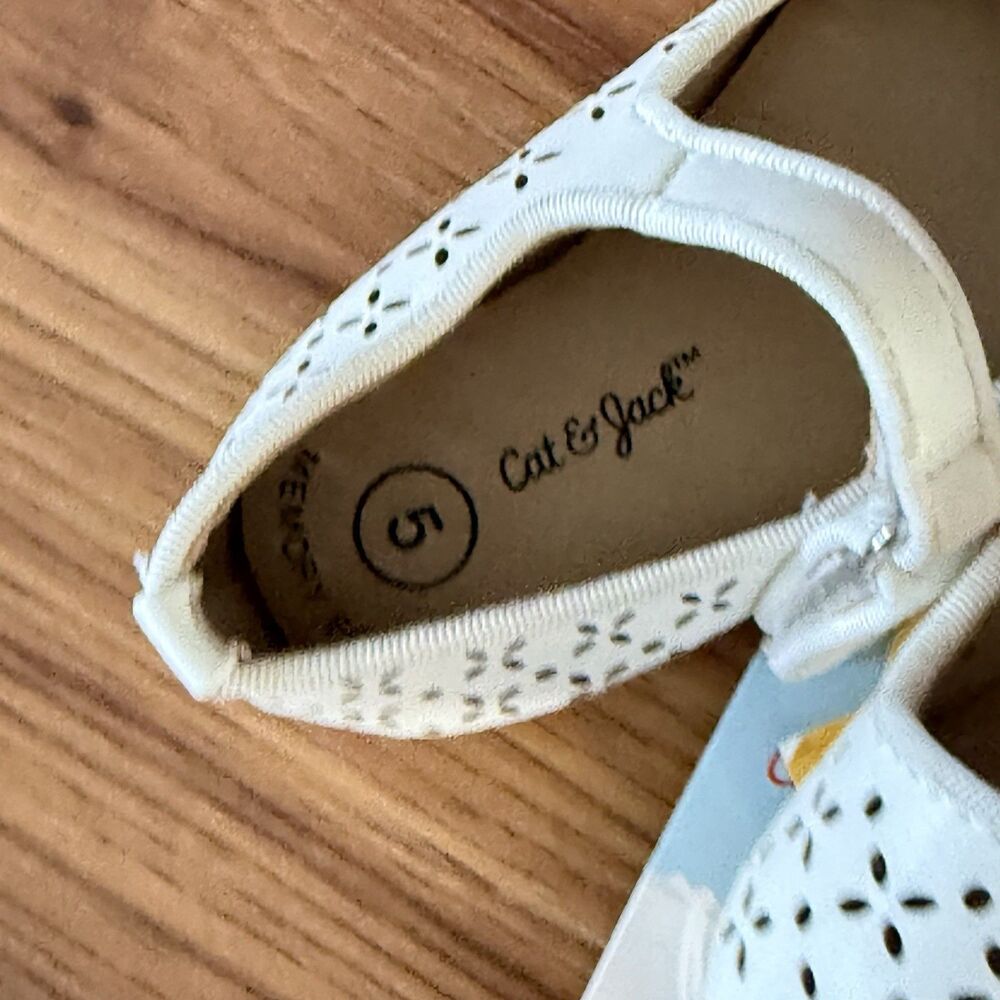 Cat & Jack Girls White Mary Jane Shoes Size 5T New - Picture 15 of 16